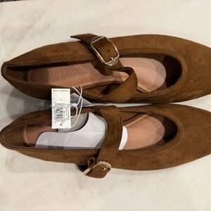 Old Navy Women's Tan Mary Jane Flats
